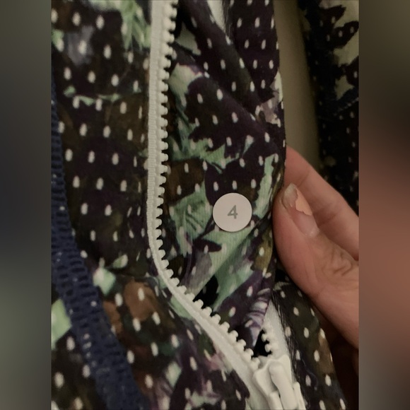 Lululemon Size 4 Vintage Camo Define Jacket With Thumbholes - Picture 4 of 7